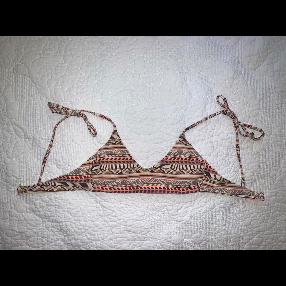 Patterned bikini top